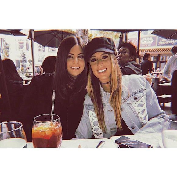 Meet your Posher, Nicole - Picture 1 of 1